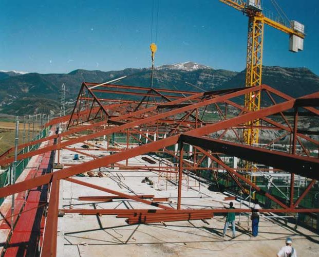 Talleres Piedrafita estructura roja metálica 